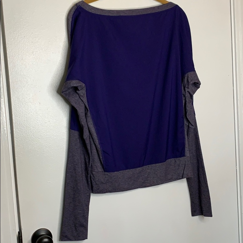 Nike Dri-Fit Long Dolman Sleeve Workout Top - Picture 2 of 15